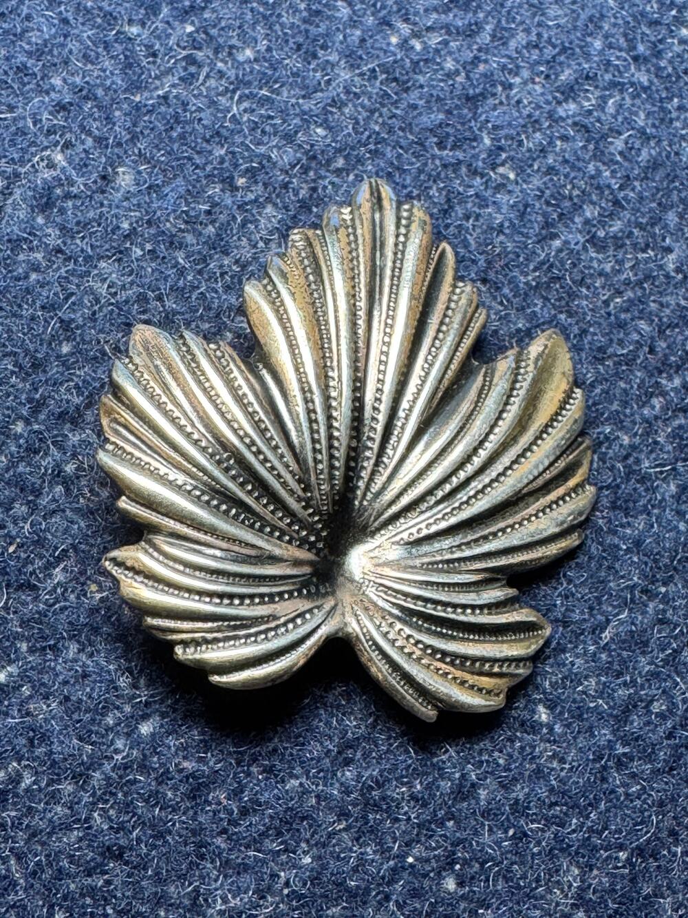 925 Sterling Jewelart Vintage Leaf Brooch 6grams